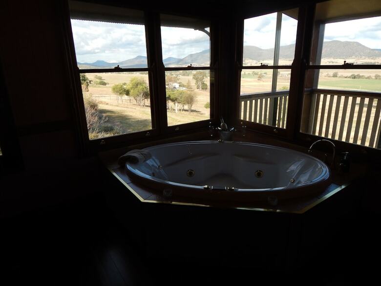 Bed & Breakfast R On The Downs Bnb & Spa Cottages
