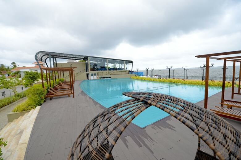 Grandeeza Luxury Hotel