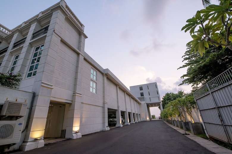 Grandeeza Luxury Hotel