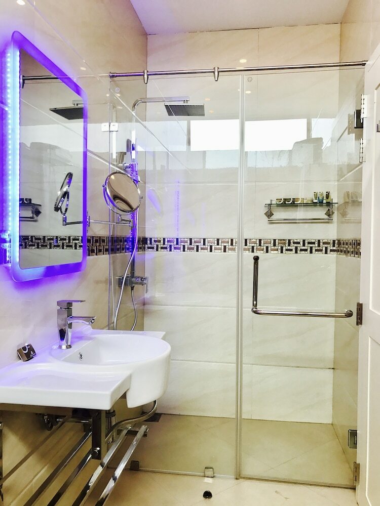 Grandeeza Luxury Hotel