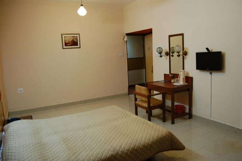 Hotel Raviraj