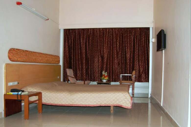 Hotel Raviraj