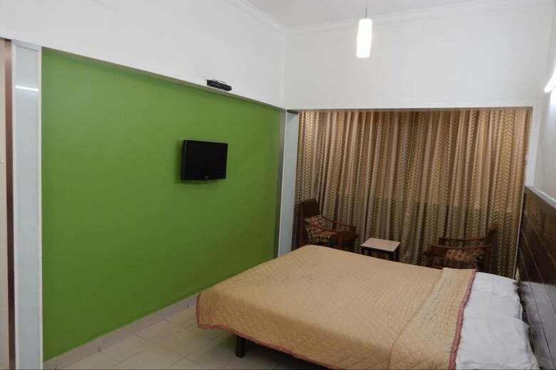 Hotel Raviraj