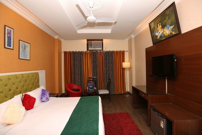 Oyo 8535 Hotel Mayarch