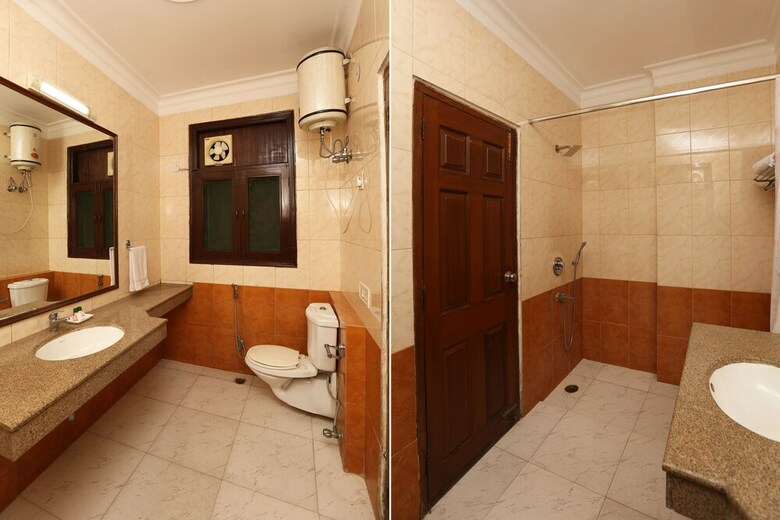 Oyo 8535 Hotel Mayarch