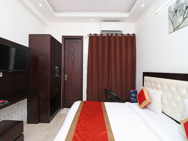 Hotel Oyo 8317 Sector 31