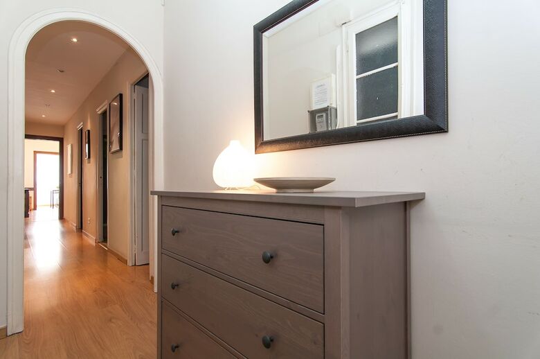 Apartamentos Bbarcelona Consell Flat