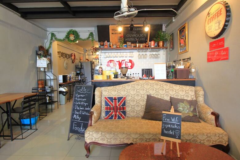 Hostal Oyo 421 Guyasuka Hostel & Cafe