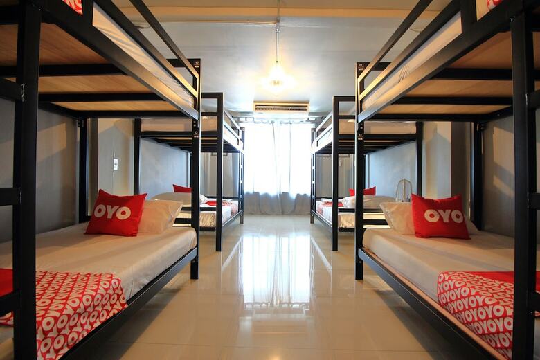 Hostal Oyo 421 Guyasuka Hostel & Cafe