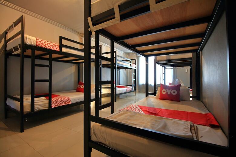 Hostal Oyo 421 Guyasuka Hostel & Cafe