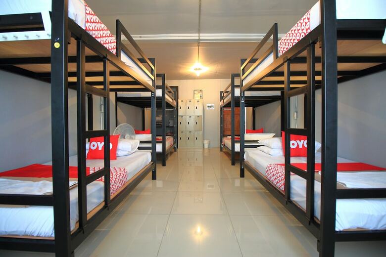 Hostal Oyo 421 Guyasuka Hostel & Cafe
