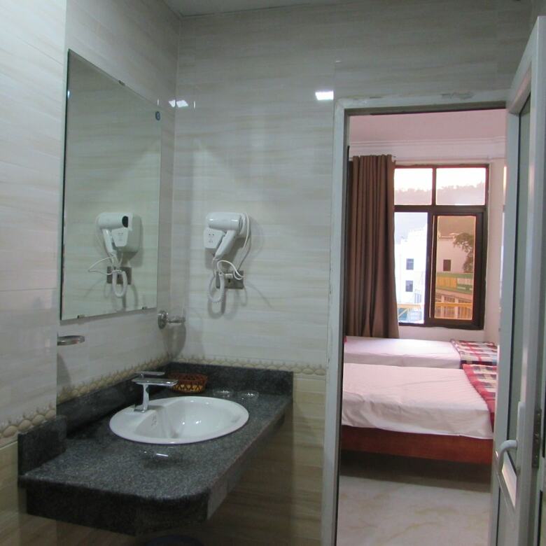 Viet Nhat Halong Hotel