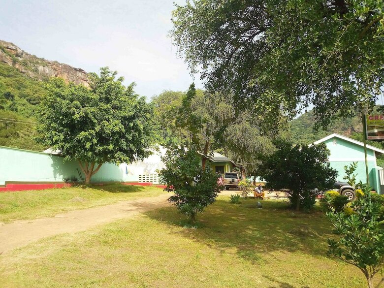 Hotel Green Oasis Guest House And Tours