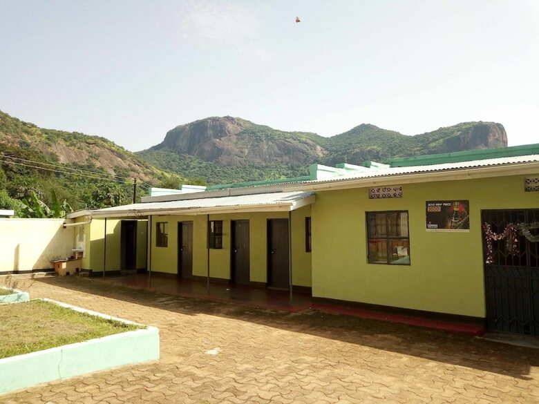 Hotel Green Oasis Guest House And Tours