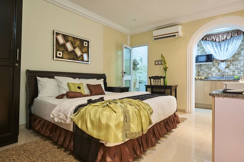 Hotel The Ritzz Exclusive Guest House