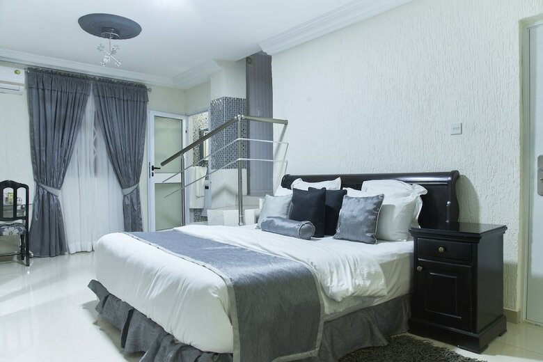 Hotel The Ritzz Exclusive Guest House