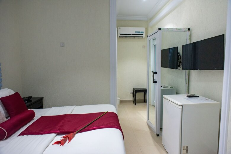 Hotel The Ritzz Exclusive Guest House