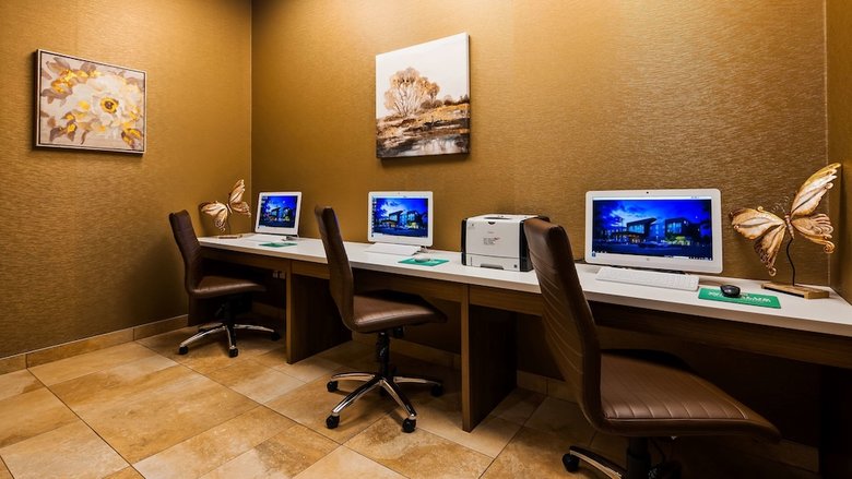 Best Western Plus St. John's Airport Hotel And Suites