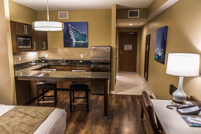 Best Western Plus St. John's Airport Hotel And Suites