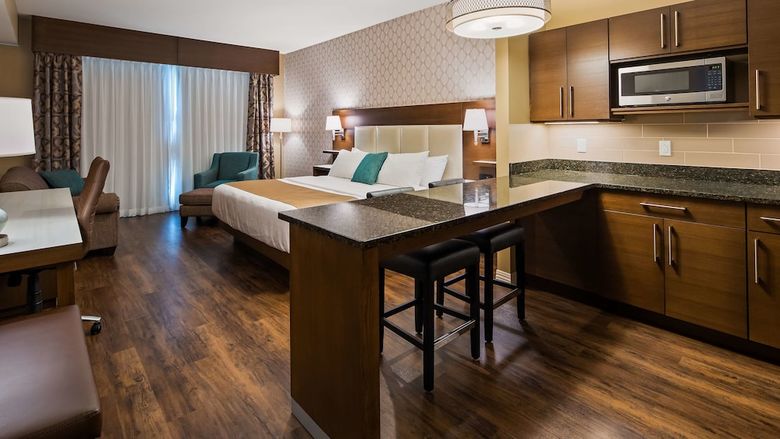 Best Western Plus St. John's Airport Hotel And Suites