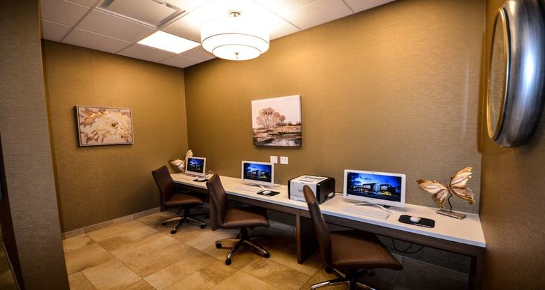 Best Western Plus St. John's Airport Hotel And Suites