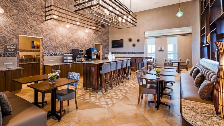 Best Western Plus St. John's Airport Hotel And Suites