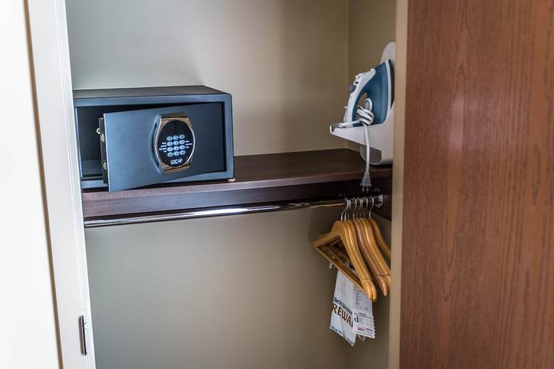 Best Western Plus St. John's Airport Hotel And Suites