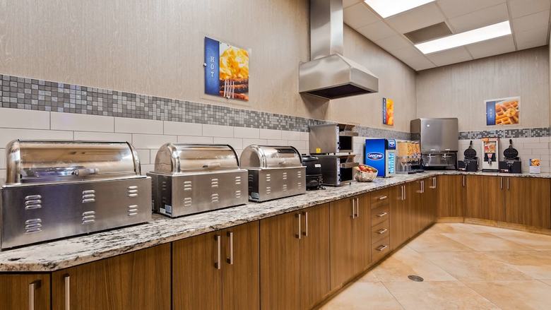 Best Western Plus St. John's Airport Hotel And Suites