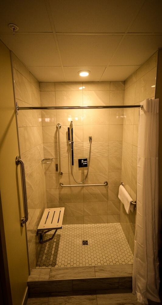 Best Western Plus St. John's Airport Hotel And Suites