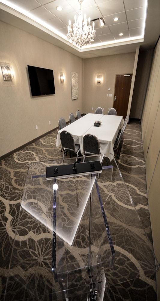 Best Western Plus St. John's Airport Hotel And Suites