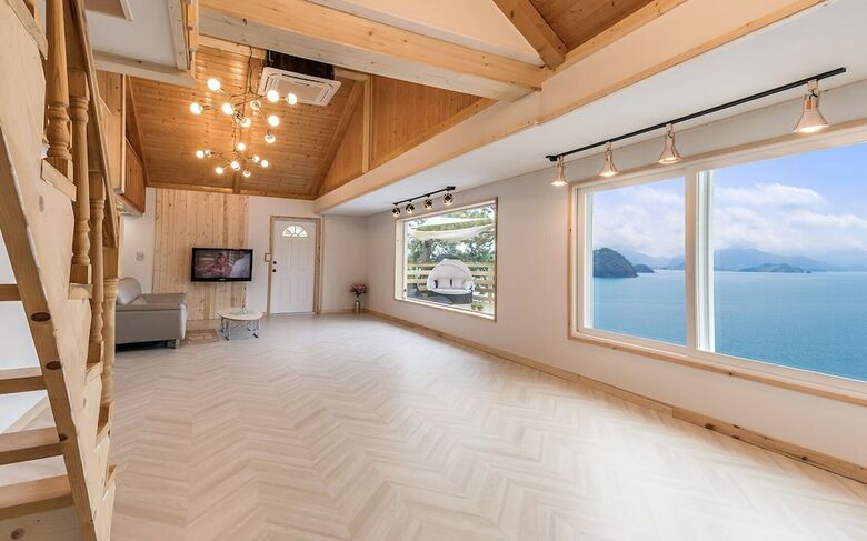Yeosu Sunset & Sea Pension