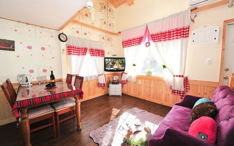 Kkotnim's Pension & Cafe