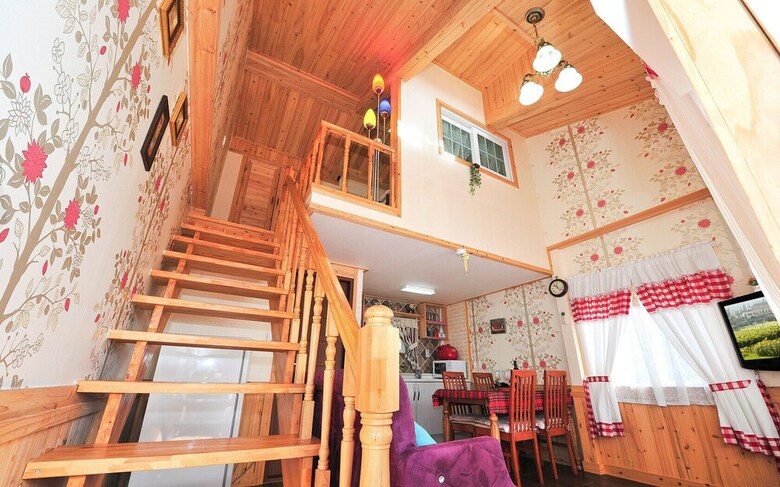 Kkotnim's Pension & Cafe
