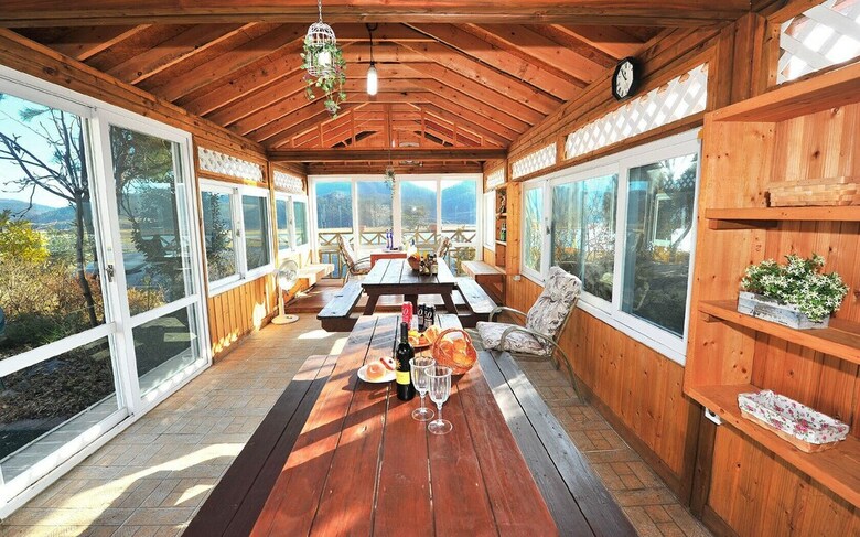 Kkotnim's Pension & Cafe