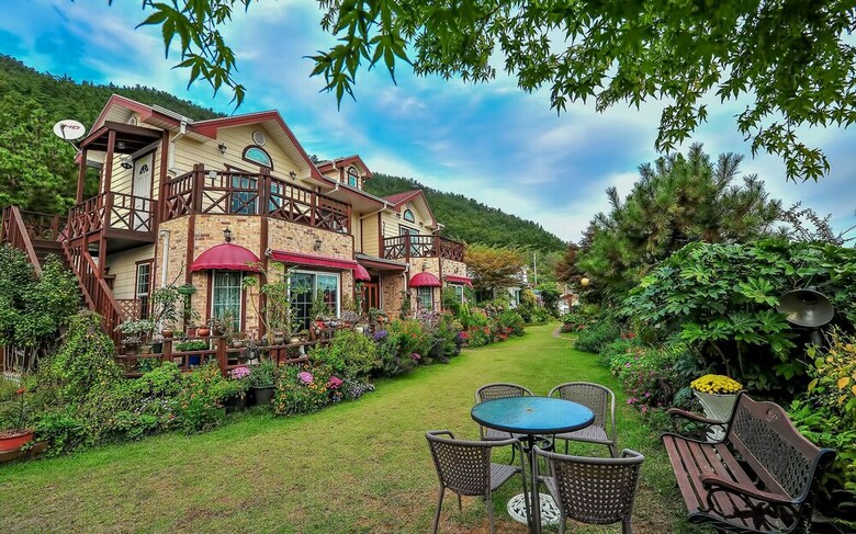 Kkotnim's Pension & Cafe