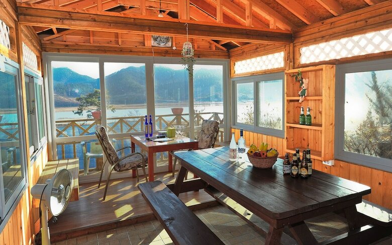 Kkotnim's Pension & Cafe