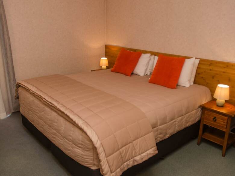 Cedar Lodge Motel