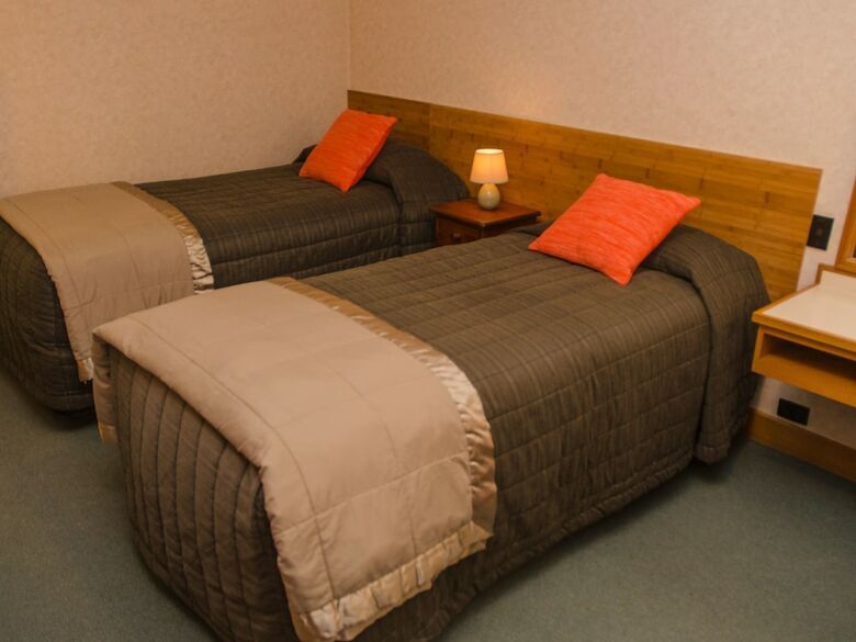 Cedar Lodge Motel