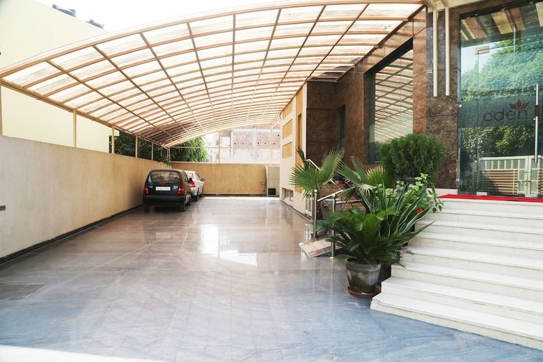 Hotel Qcent Gurgaon By Pacific Inn