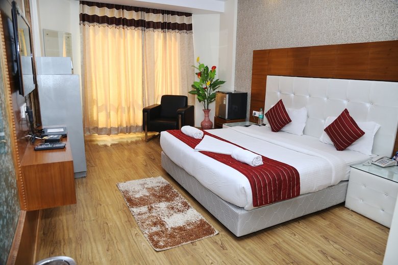 Hotel Qcent Gurgaon By Pacific Inn