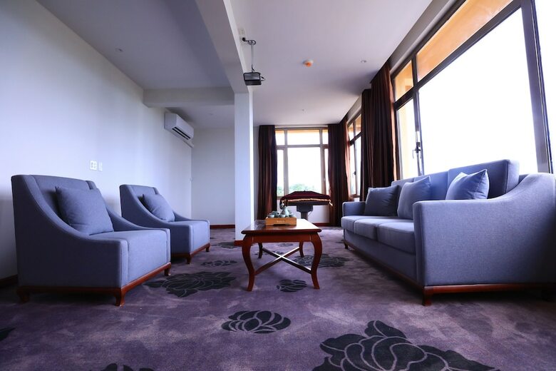 Tf Seaside Hotel