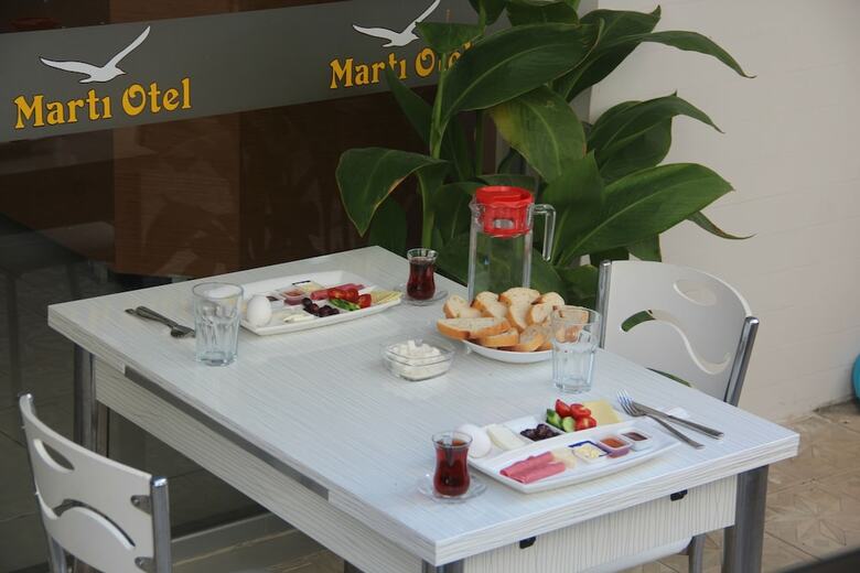 Marti Hotel