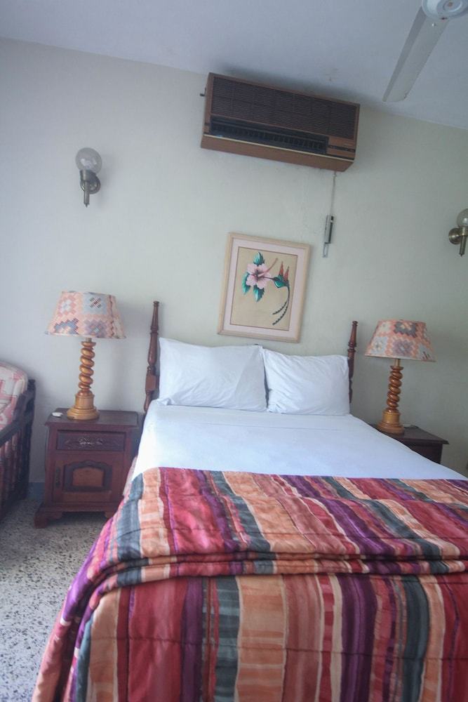 Hostal Sahara Hostel