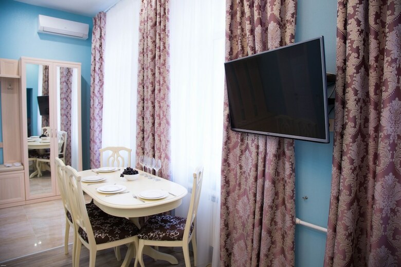 Leto Apartments