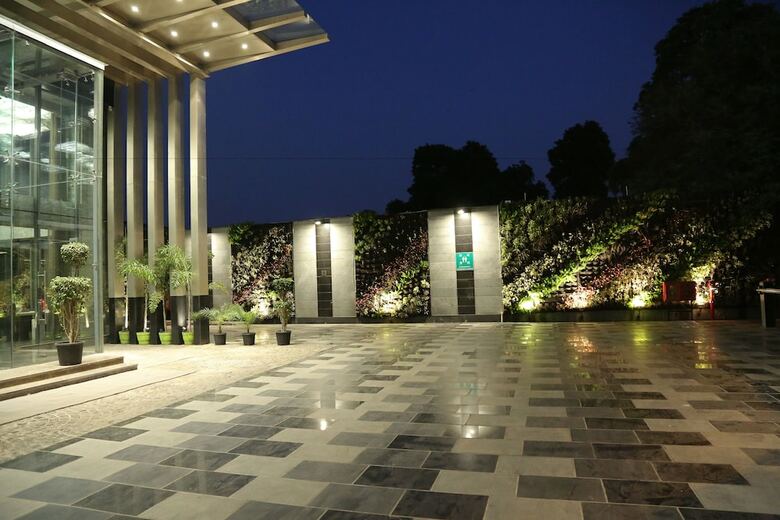 Hotel Radisson Lucknow City Center