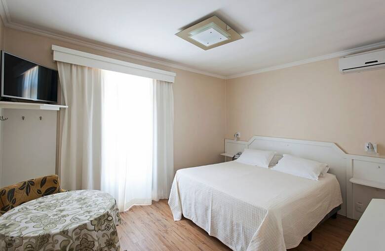 Hotel Galo Vermelho
