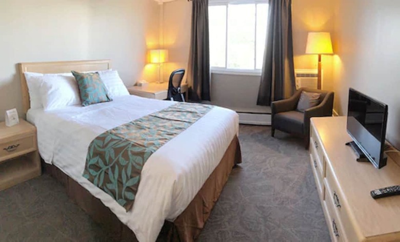 Hotel Seasons Inn Halifax