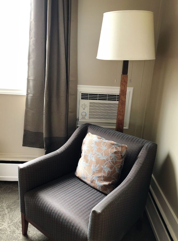 Hotel Seasons Inn Halifax