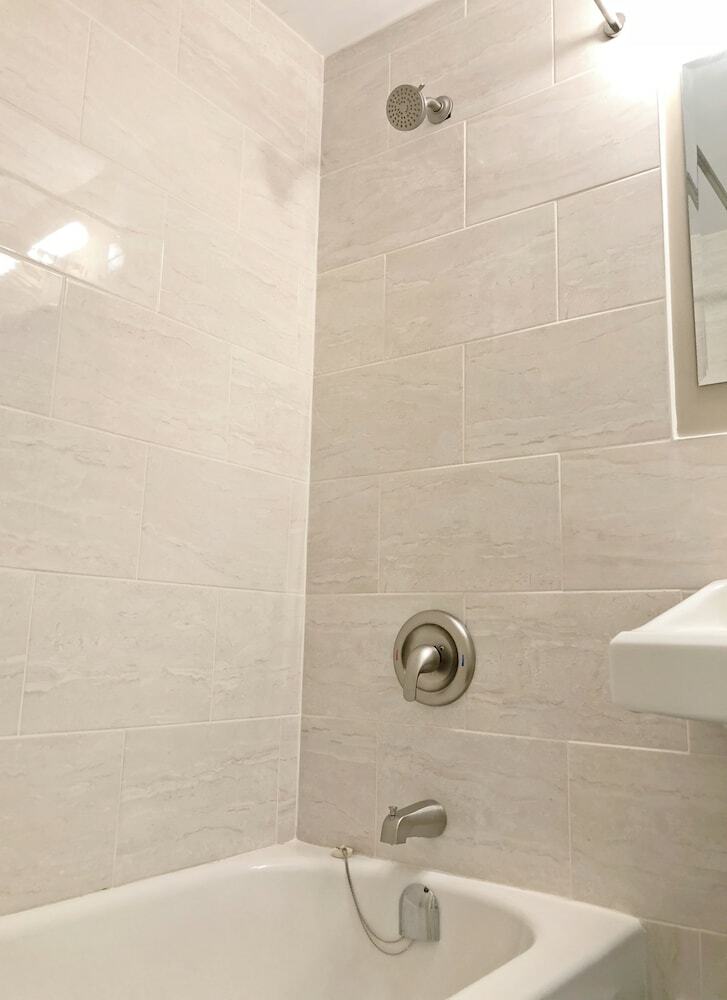 Hotel Seasons Inn Halifax