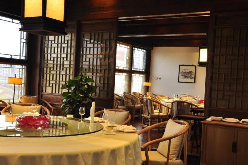 Qiwanglou Hotel